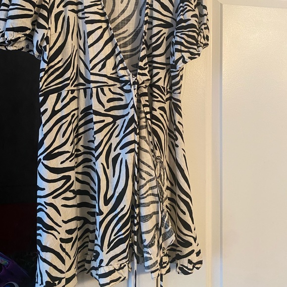 Mini wrap dress - Picture 2 of 3